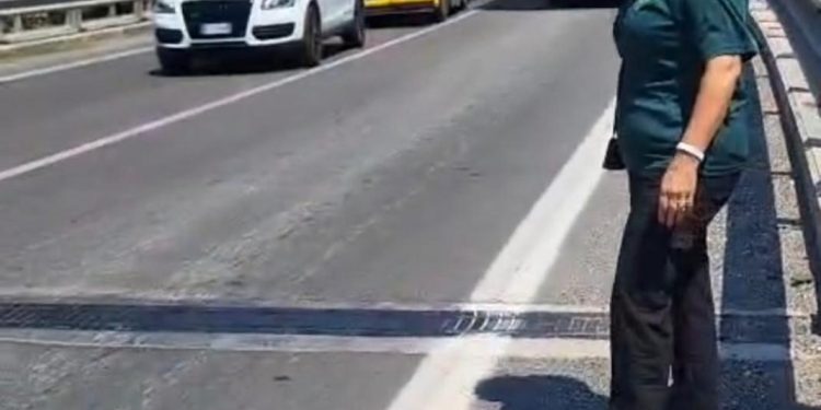 Camion in avaria tra Oliveto Citra e Contursi Terme: intervento della Guardia Agroforestale per mettere in sicurezza la strada