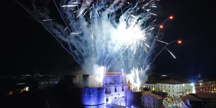 Principessa Costanza: l’assalto al Castello incanta tutti e diventa un monito contro le guerre