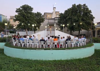 Un cuore verde per la comunità salese: Piazzetta Trinità rinata grazie ai volontari. Celebrata la prima Messa all’aperto