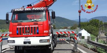 Camion si ribalta sul raccordo Salerno-Avellino: traffico rallentato. Nessun ferito