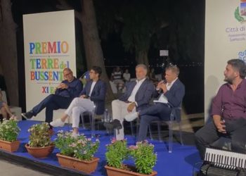 Sapri, cala il sipario sul Premio Terre del Bussento: premiato il magistrato Catello Maresca
