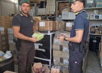 Maxi sequestro a Pontecagnano: oltre 37mila cosmetici contraffatti, non sicuri o pericolosi per la salute