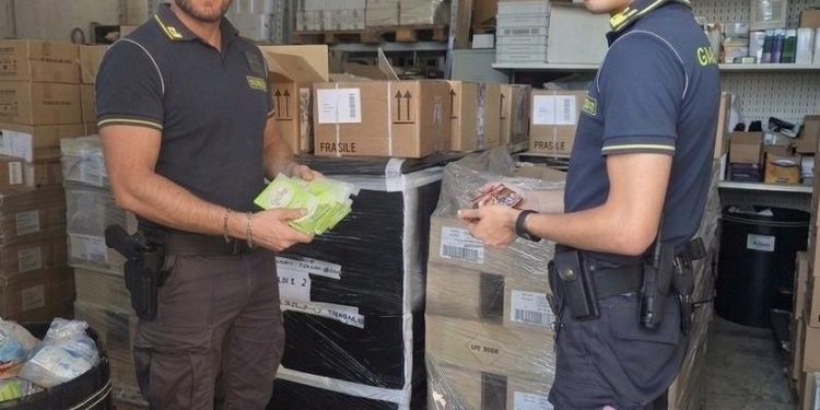 Maxi sequestro a Pontecagnano: oltre 37mila cosmetici contraffatti, non sicuri o pericolosi per la salute