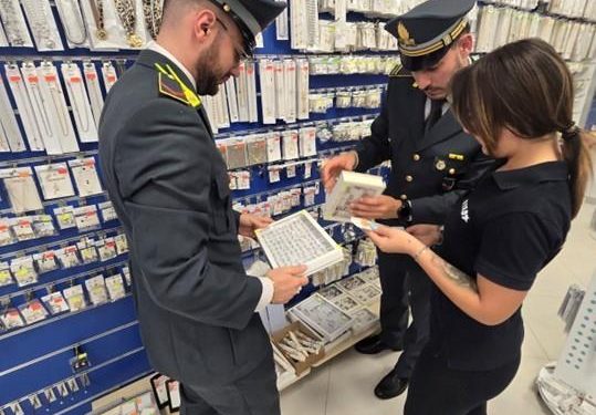 Sequestrati articoli contraffatti e pericolosi per la salute pubblica in Val d’Agri