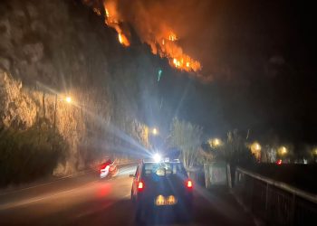 Incendi in Costiera Amalfitana: riaperta la SS163
