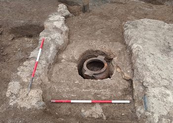 Eccezionale scoperta a Pontecagnano: riaffiora una rara tomba “a cubo” del VI secolo a.C.