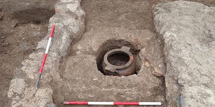 Eccezionale scoperta a Pontecagnano: riaffiora una rara tomba “a cubo” del VI secolo a.C.