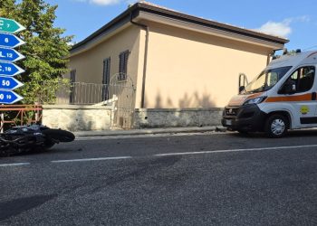Con la moto contro una casa a Pertosa, muore 50enne