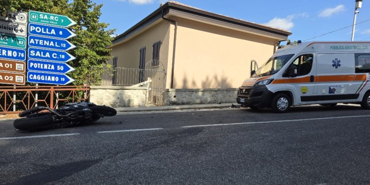 Con la moto contro una casa a Pertosa, muore 50enne