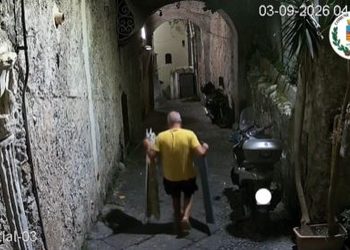 Salerno: il “furbetto” del frigorifero ci ricasca. Sorpreso mentre abbandona un asse da stiro. Scatta la multa da 500 euro