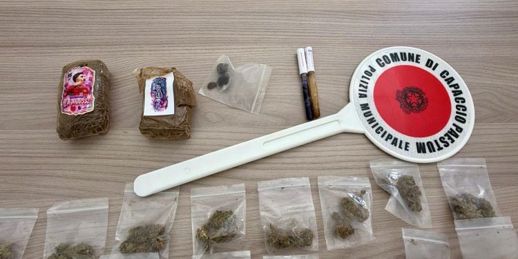 Sequestrate 70 dosi di marijuana e 3 panetti di hashish a Capaccio Paestum