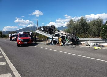 Furgone si ribalta a Serre: muore il conducente