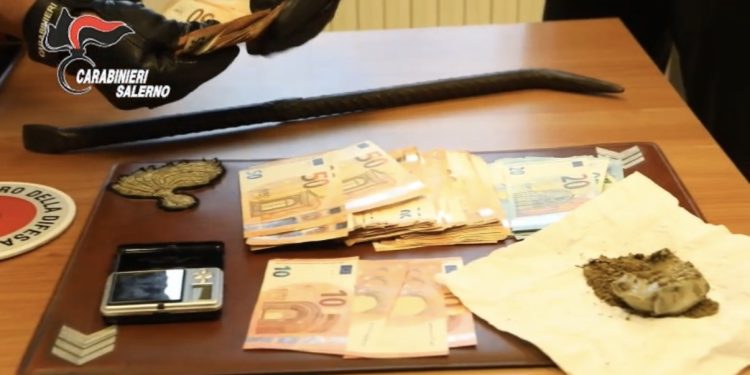 Buccino, tenta di forzare la porta di un’abitazione: arrestato 45enne irpino