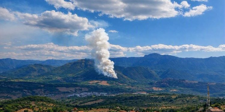 Incendio tra Sicignano e Petina, in fiamme diversi ettari di vegetazione