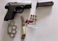 Bellizzi, pistola con matricola abrasa e armi: arrestato 59enne, denunciato il fratello