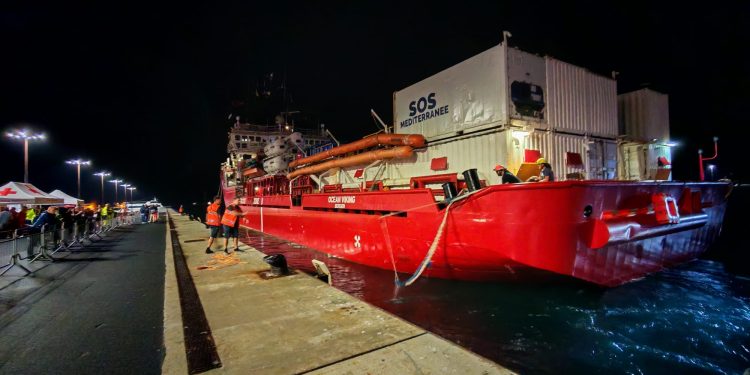 Sbarco di migranti a Salerno: 75 persone accolte al Molo Manfredi