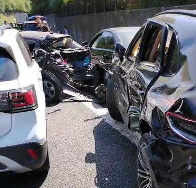 Incidente stradale sul Raccordo Salerno- Avellino: 7 veicoli coinvolti. Diversi i feriti