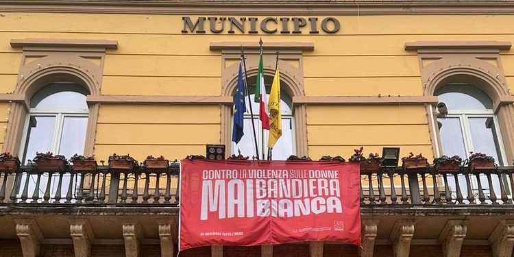 Il comune di Potenza accoglie l’appello del papà di Lorena Isceri. Il sindaco Telesca: “La politica trovi una voce sola. Mai bandiera bianca”