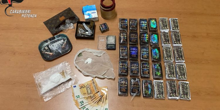 In casa quasi 3 chili di hashish, arrestati due fratelli di Potenza
