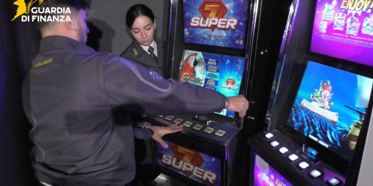 Gioco illegale e riciclaggio, controlli della Guardia di Finanza in Basilicata: sanzioni fino a 20mila euro