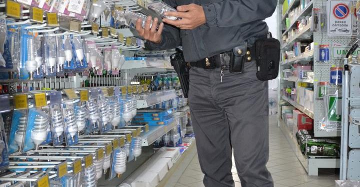 Matera, sequestrati oltre 1.000 prodotti LED non conformi: sanzioni fino a 5.000 euro