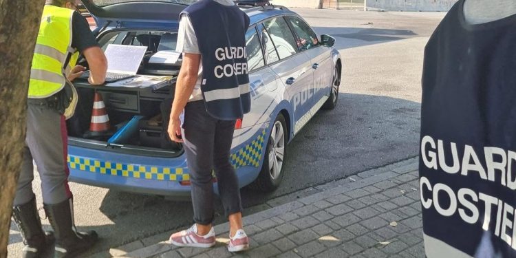 A Salerno, la collaborazione tra Polizia Stradale e Capitaneria di Porto . Militari abilitati ai servizi stradali