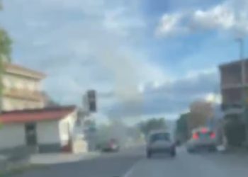 Paura ad Atena Lucana, auto in fiamme. Salva una donna