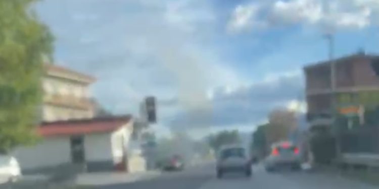 Paura ad Atena Lucana, auto in fiamme. Salva una donna