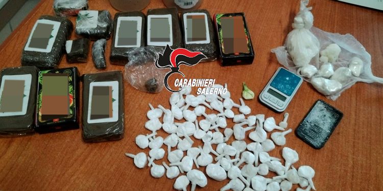 Blitz antidroga ad Eboli: i Carabinieri sequestrano oltre un chilo di droga