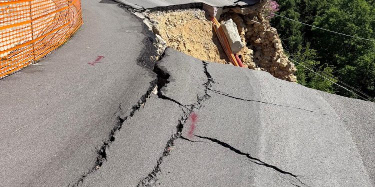 Crollo sulla SP7 di San Chirico Raparo: primi passi verso la riapertura