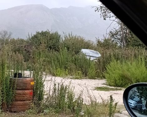 Auto abbandonate e rifiuti tra Teggiano, Sassano e Monte San Giacomo. La denuncia della Guardia agroforestale