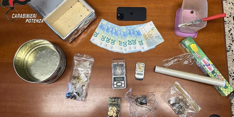 Blitz antidroga a Tito: arrestato 19enne