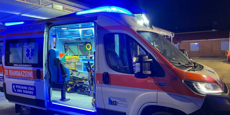 Il piccolo Diego ha fretta di nascere e viene alla luce sulla barella dell’ambulanza