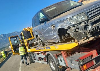 Scontro tra due auto sul rettilineo San Pietro al Tanagro-Atena Lucana
