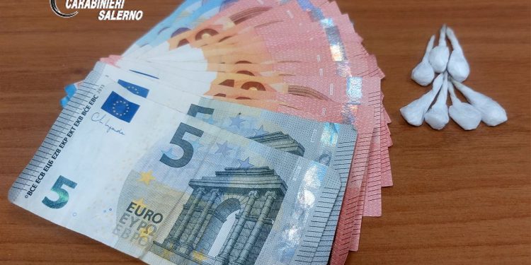 Salerno, due arresti per droga: sequestrati crack e cocaina