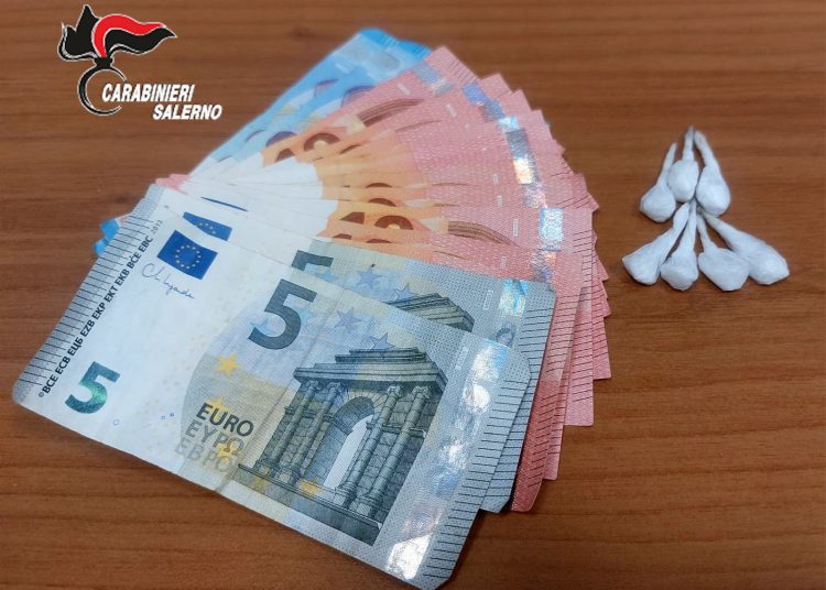 Salerno, due arresti per droga: sequestrati crack e cocaina