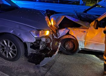 Violento scontro sul cavalcavia a Pontecagnano: tre feriti