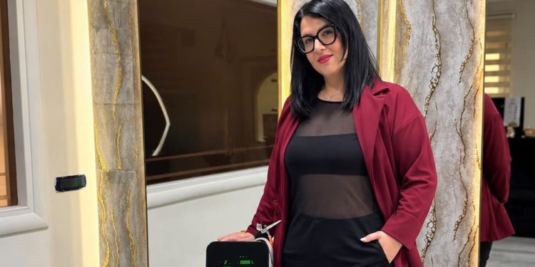 Federica Romaniello porta l’innovazione nel mondo della bellezza: arriva OXYZONE per la cura di cute e capelli da Nuovo look da Gina