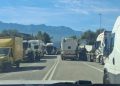Caro carburanti, protesta degli autotrasportatori, svincoli dell’A2 bloccati: presidi anche ad Eboli e Buccino