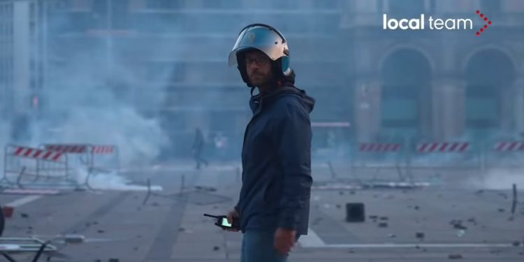 Scontri in piazza Duomo a Milano: alla guida degli agenti di Polizia di Stato, anche Achille Perone, dirigente originario di San Pietro al Tanagro