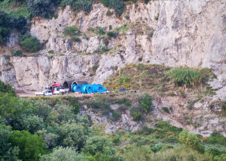 Tragedia sul lavoro a Salerno, operaio muore schiacciato da un mezzo nella cava Cernicchiara