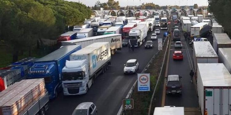 Protesta degli autotrasportatori, Confagricoltura Salerno scrive a Questore e Prefetto: “Garantire la libertà di circolazione e tutelare le imprese agricole”