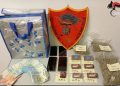 Fuggono all’alt dei carabinieri e lanciano la droga dal finestrino. Dopo la fuga vengono arrestati