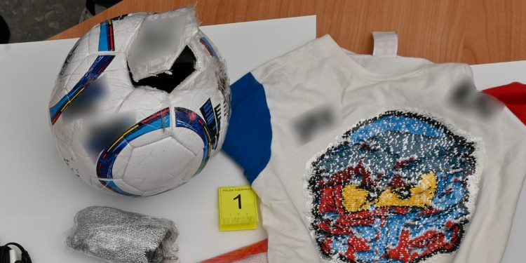 Un pallone da calcio per introdurre droga e cellulari in carcere: la Polizia di Stato di Matera arresta due persone