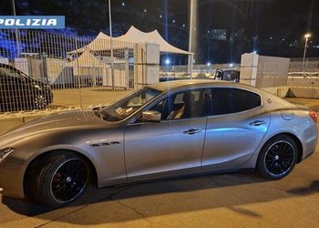 La Polizia di Stato sequestra al porto di Salerno una Maserati rubata in Italia