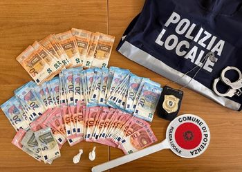 Scoperto con la cocaina in centro a Potenza, scatta l’arresto della Polizia Municipale. Sequestrati soldi e contanti nascosti in casa